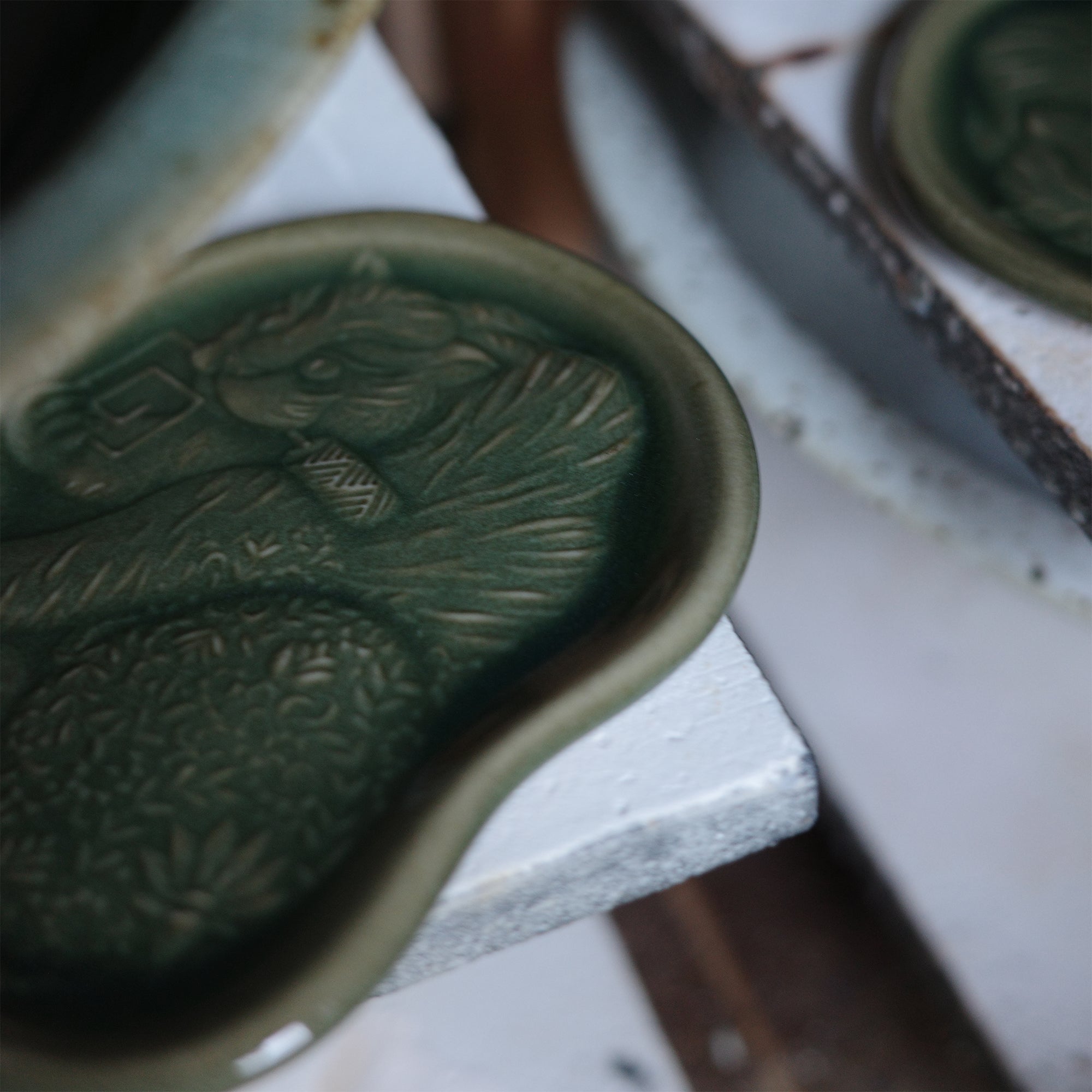 SUIYO 陽刻 宝尽くし干支皿