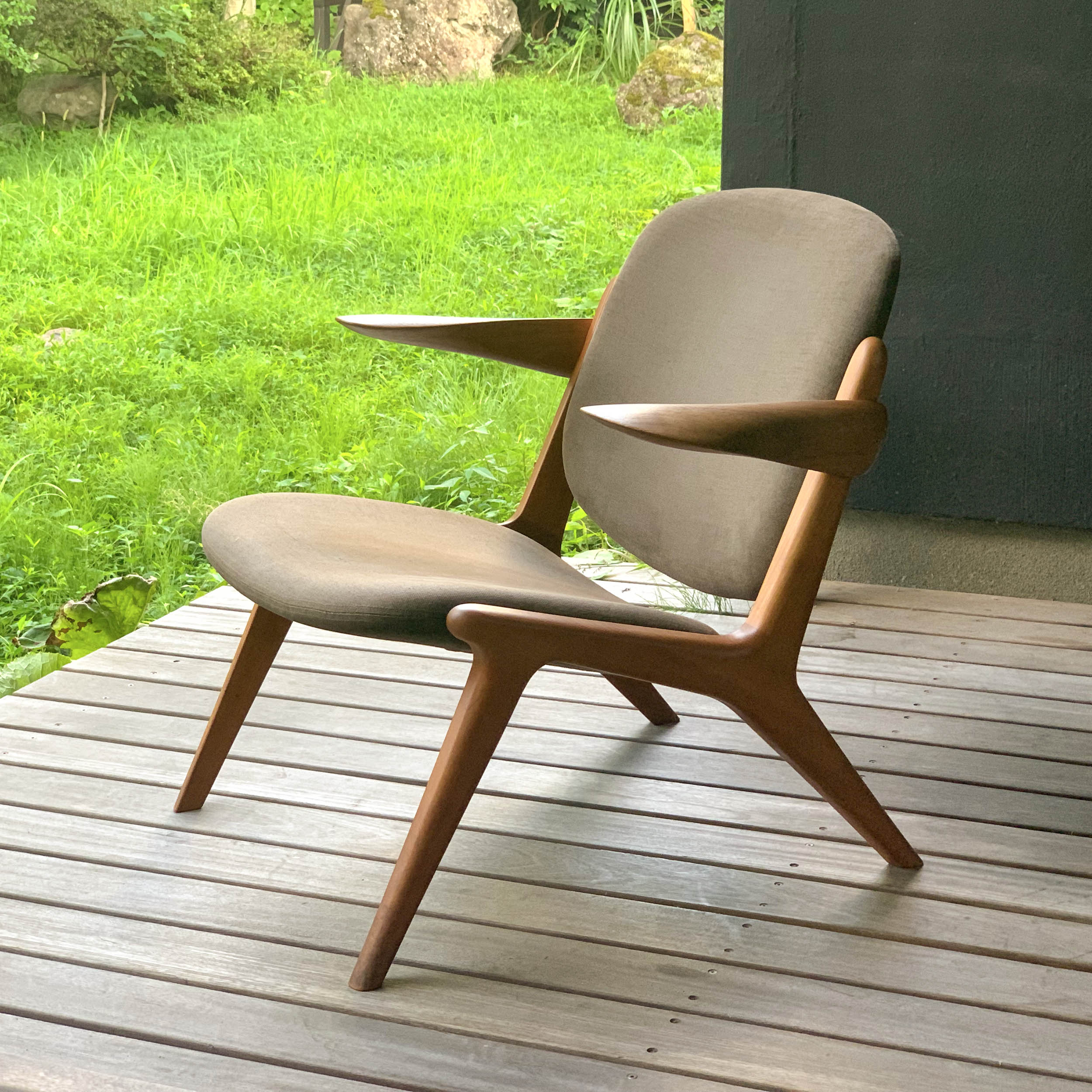 IS lounge 肘共材タイプ(布張り)