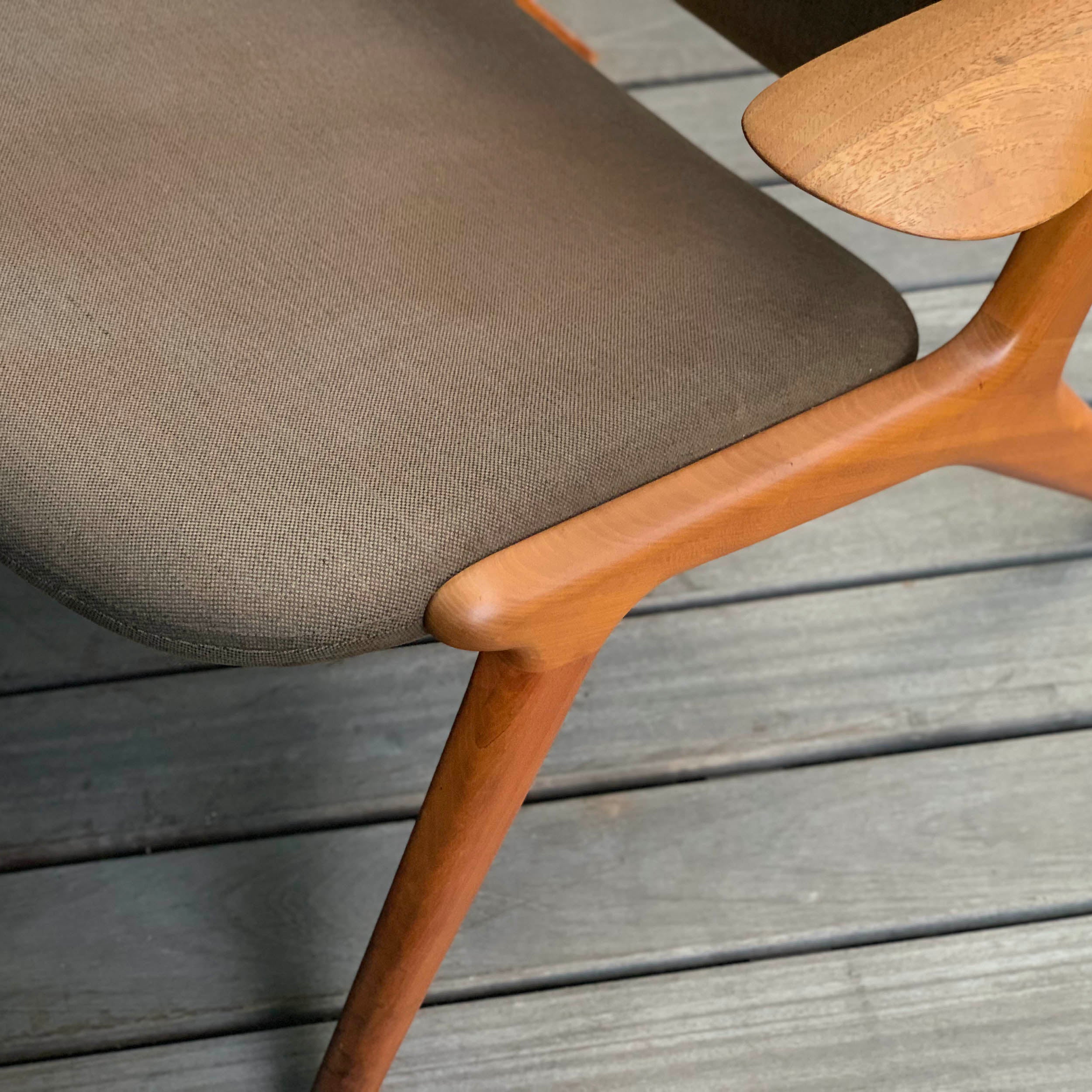 IS lounge 肘共材タイプ(布張り)