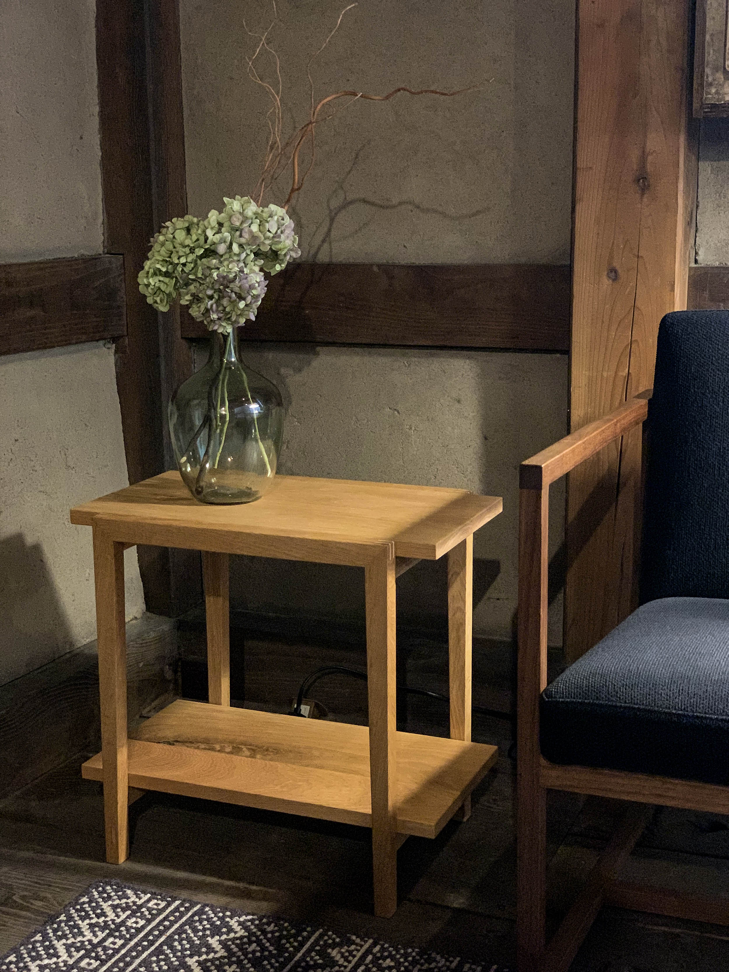 サイドテーブル