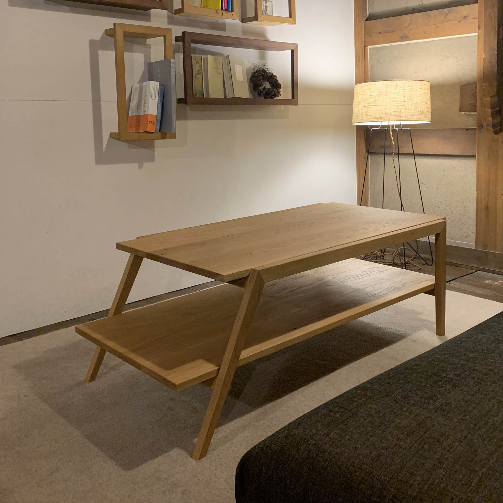 エルビスローテーブル