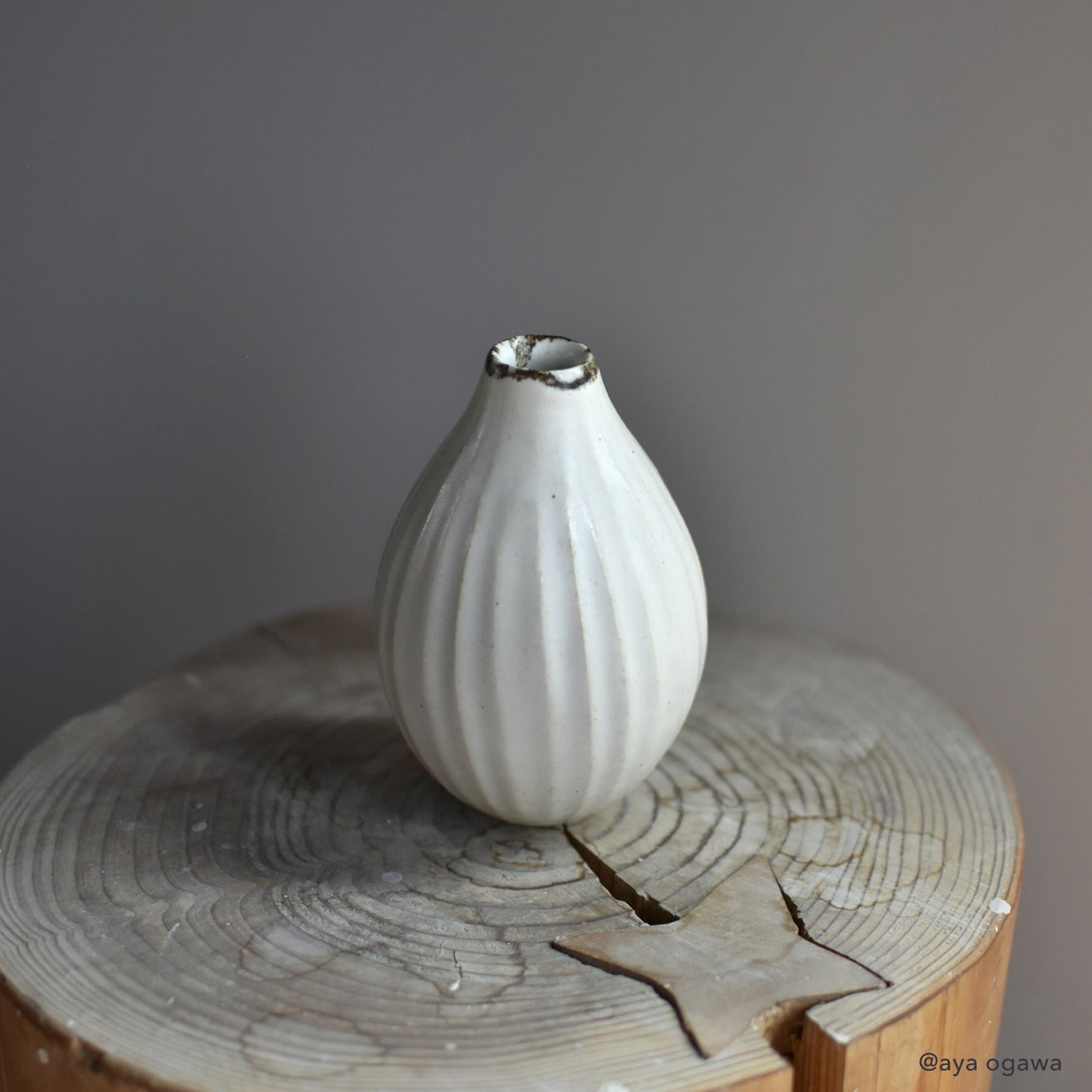 WHITE LILY VASE