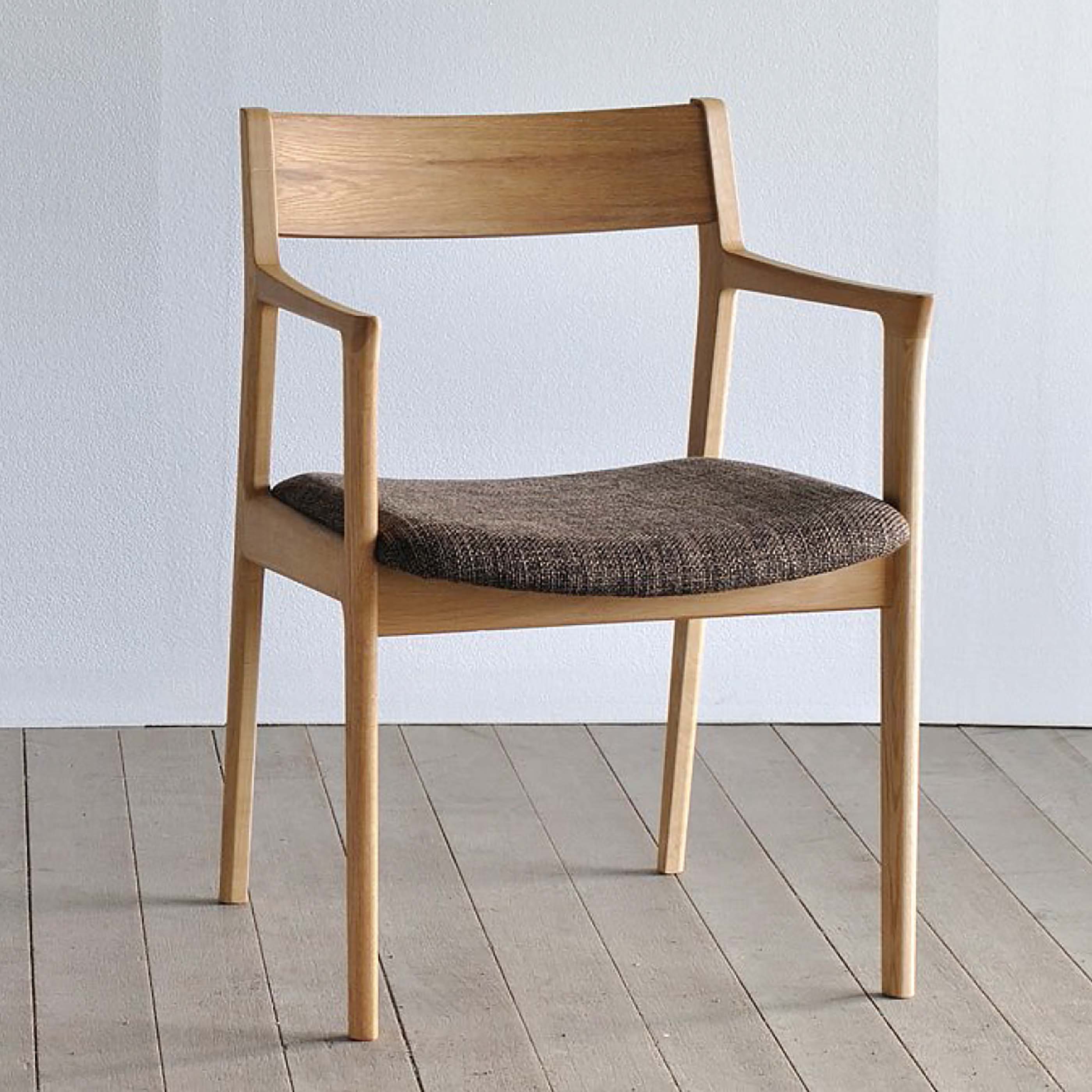 レフ・アームチェア(布張り)