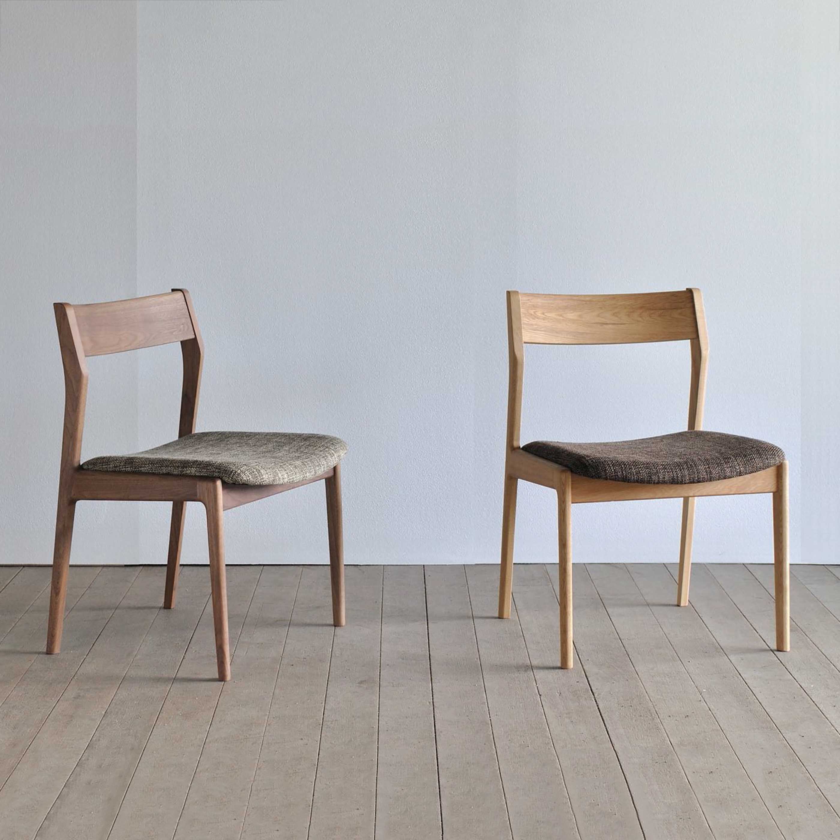 レフ・アームレスチェア(布張り)