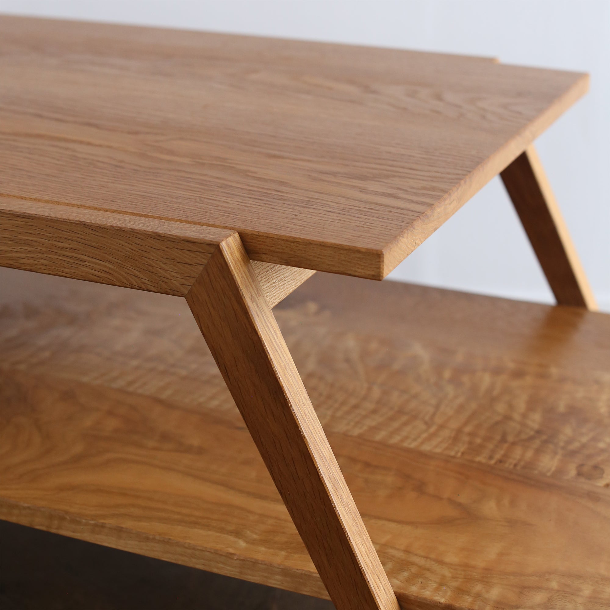 エルビスローテーブル