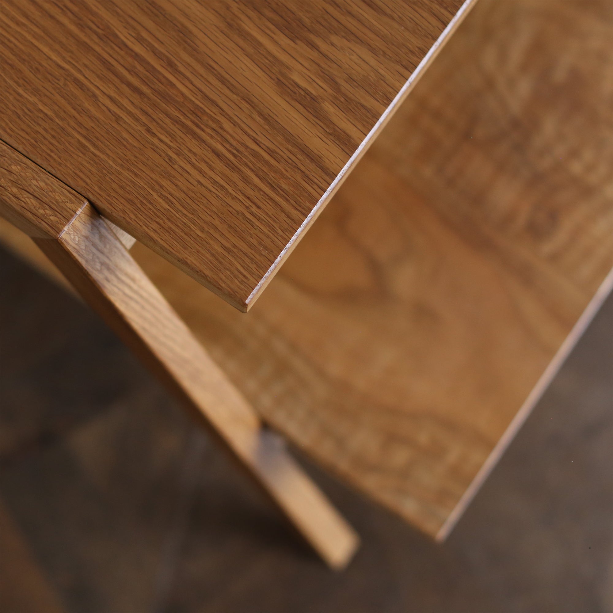 エルビスローテーブル