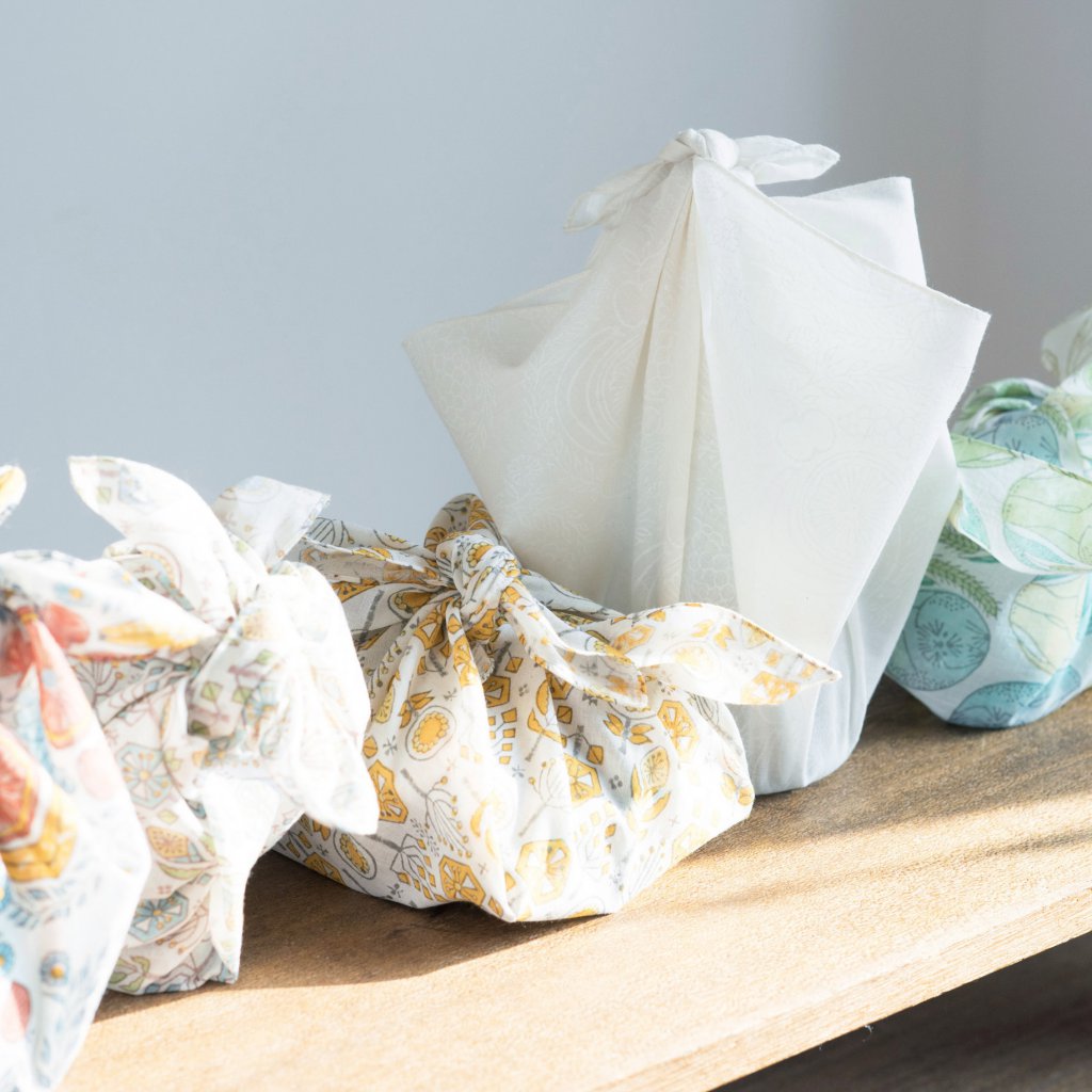 tenp05 インドのブロックプリント ハンカチ バローダの花(グレー)