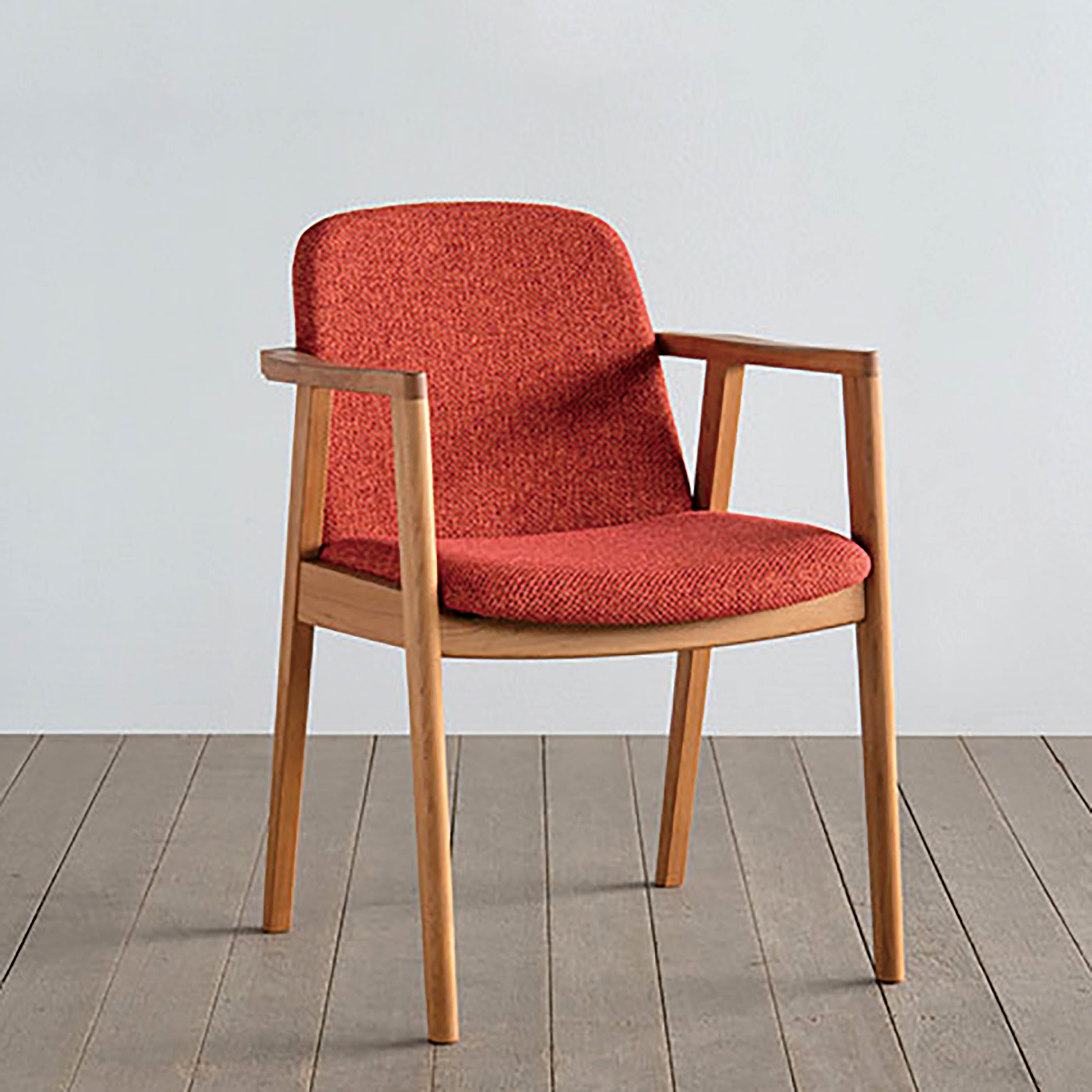 ラク アームチェア(布張り)