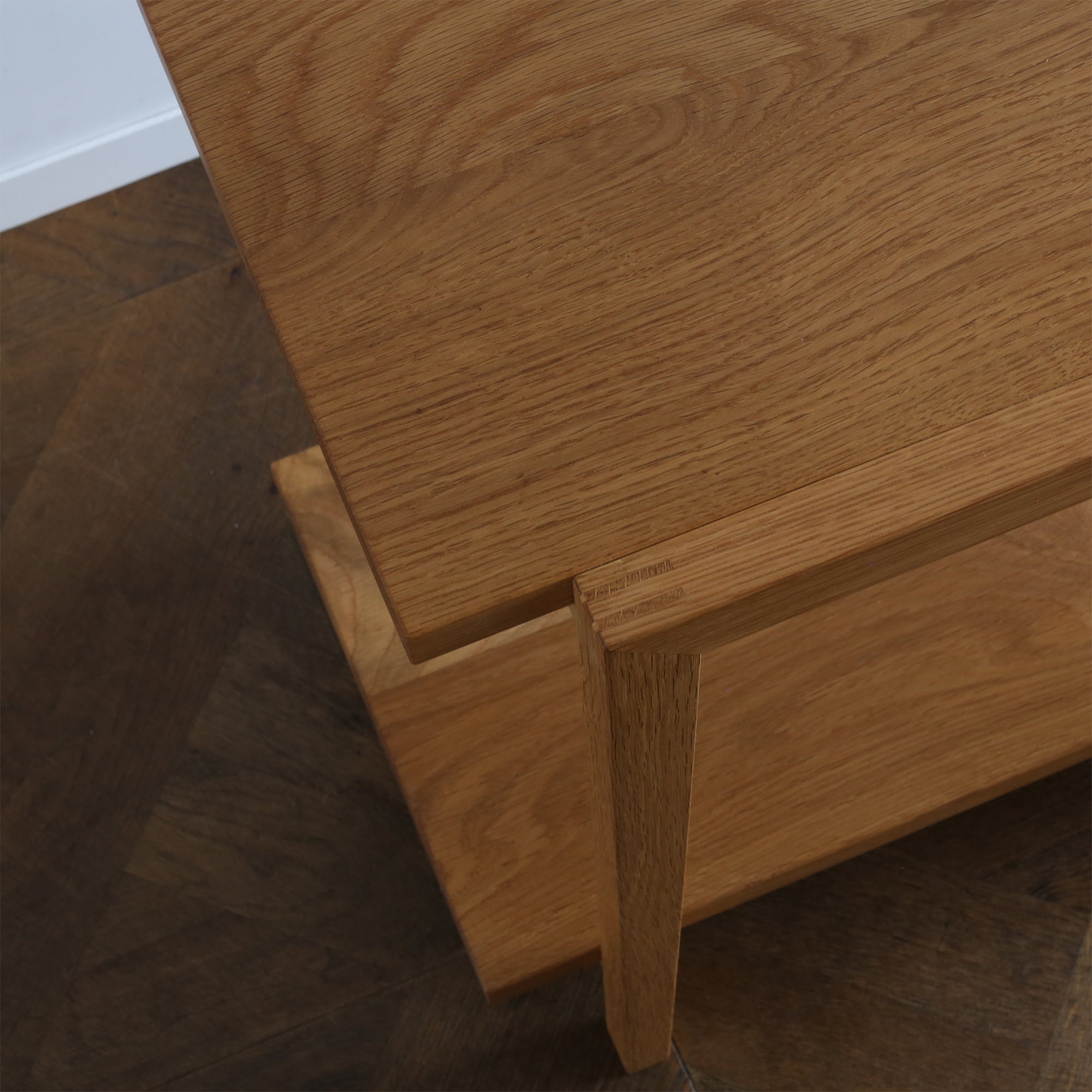 サイドテーブル