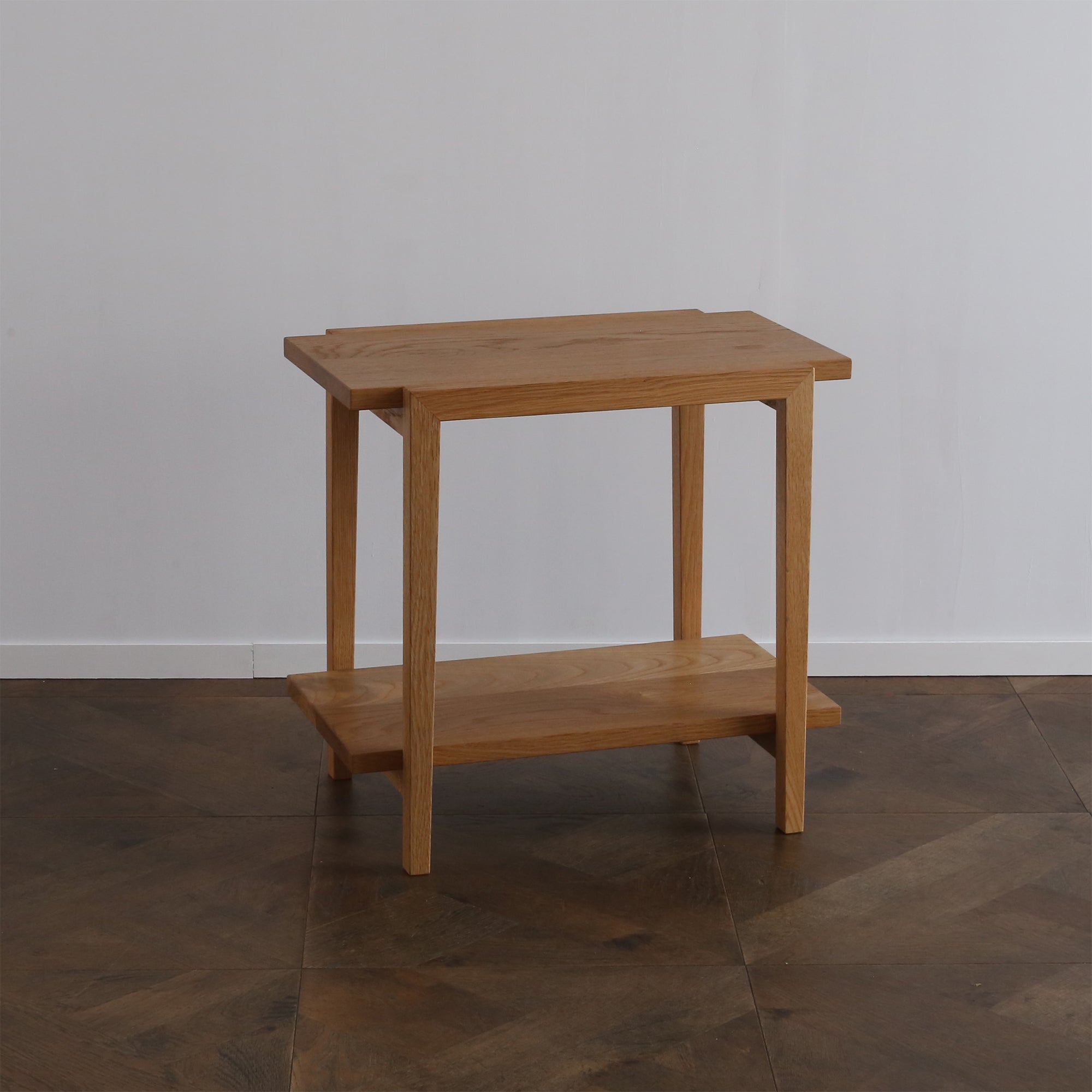 サイドテーブル