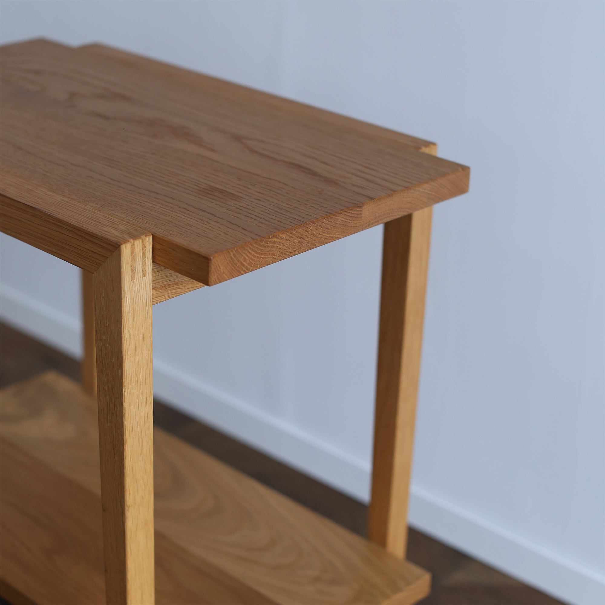 サイドテーブル